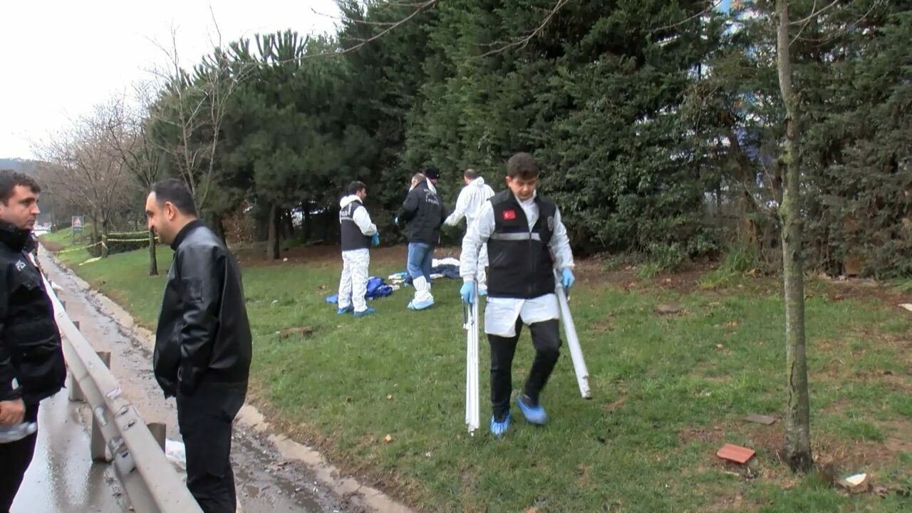 Yol kenarında bebek cesedi bulundu Yol kenarında bebek cesedi bulundu