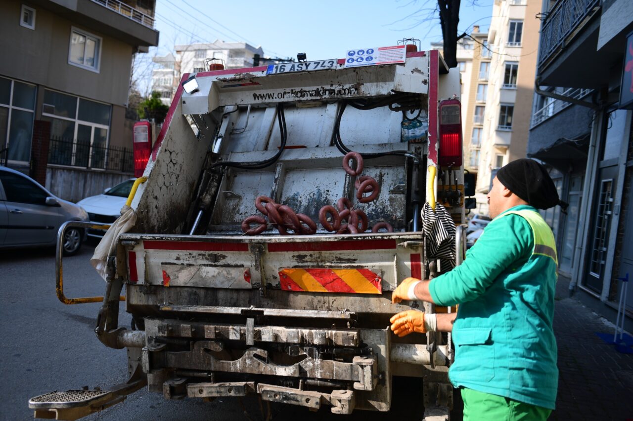 Bursa’da gıda skandalı! 700 kilo sucuk imha edildi…