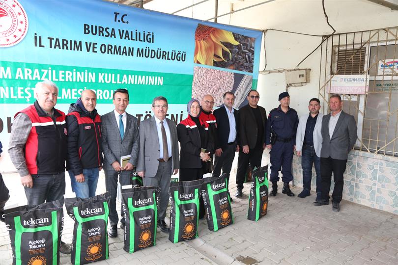 Bursa’da üreticiye ayçiçeği tohumu desteği Tarım ve Orman Bakanlığı tarafından yürütülen TAKE Projesi kapsamında Bursa’da