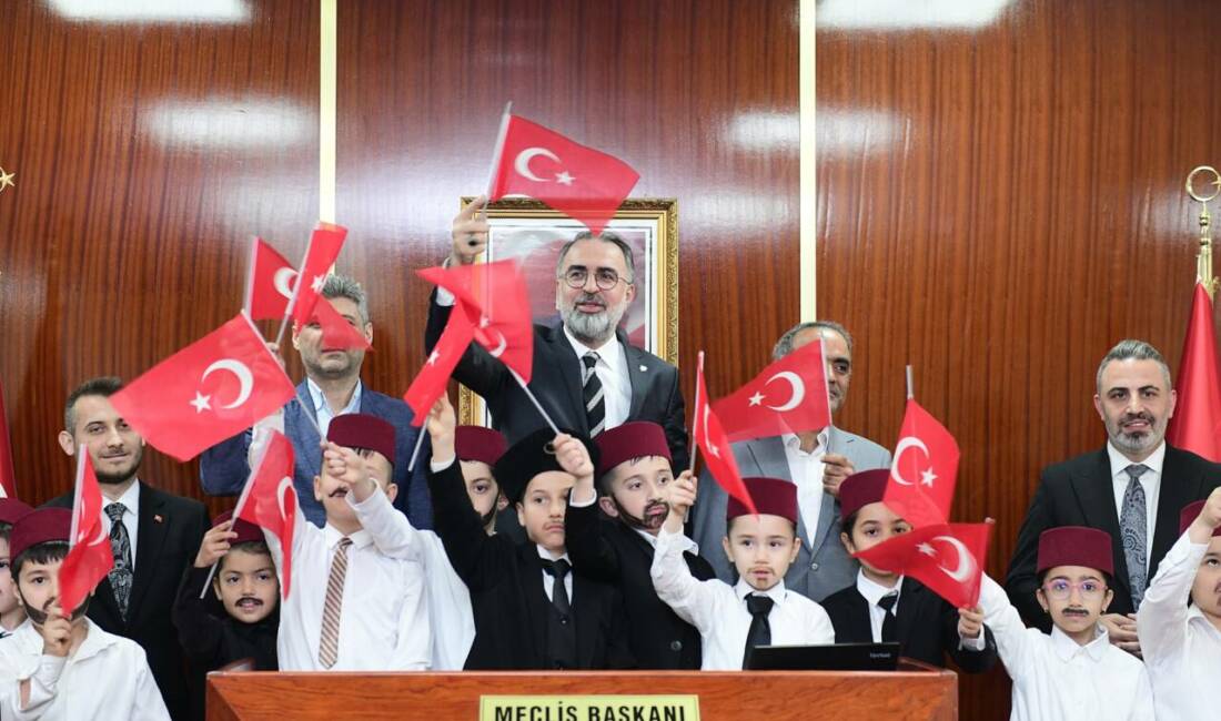 Kestel Belediyesi Meclisi’nde öğrencilerden tarihi canlandırma Kestel Belediye Başkanı Ferhat Erol, 23 Nisan Ulusal Egemenlik ve