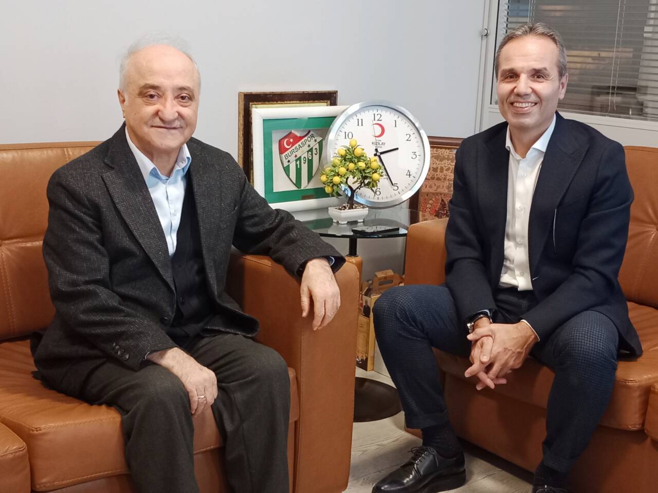 1 yazi icin ozel bursa kultur okullari yonetim kurulu baskani zafer bulut ve baskan yardimcisi zafer sirakaya