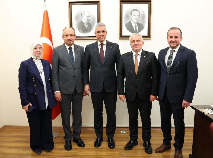 1 yazi icin saglik bakani prof dr kemal memisoglu bursa milletvekilleri emine yavuz gozgec mustafa yavuz ayhan salman refik ozen34560ri0of8
