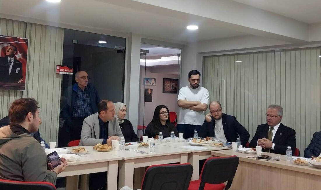 CHP Yıldırım İlçe Başkanlığı tarafından düzenlenen basın buluşmasında İlçe Başkanı