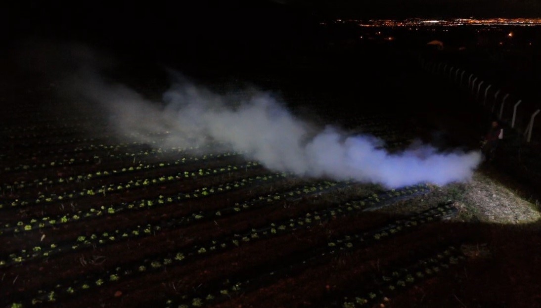 1450 rakımda dumanlı nöbet! Yangın sanılıyor, gerçek çok farklı… Erzincan’da çiftçiler don riskine karşı bahçelerinde günün ilk ışıklarına kadar
