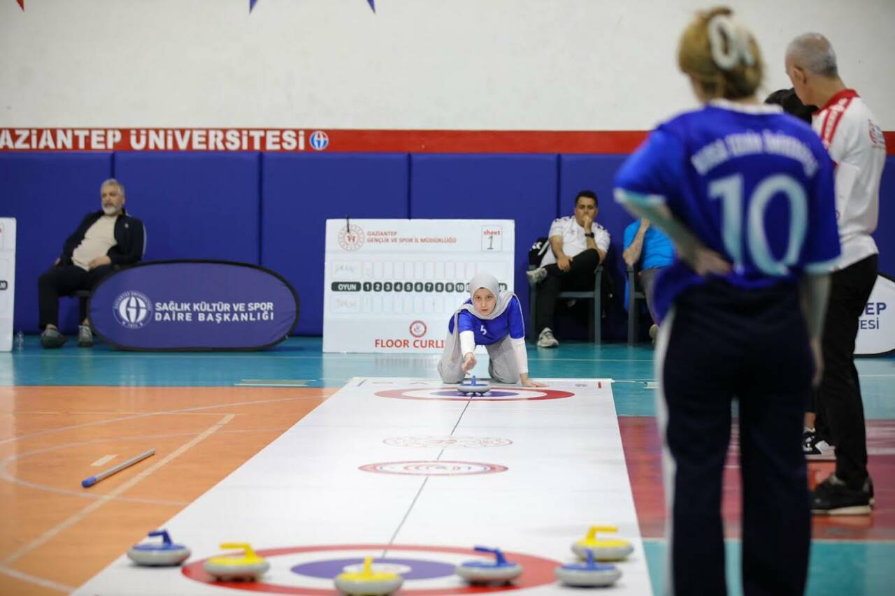 BTÜ Kadın Floor Curling Takımı, Türkiye 3'üncüsü oldu 6 BTÜ Kadın Floor Curling Takımı Türkiye üçüncüsü oldu