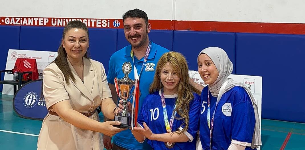 BTÜ Kadın Floor Curling Takımı, Türkiye 3'üncüsü oldu 2 BTÜ Kadın Floor Curling Takımı Türkiye üçüncüsü oldu