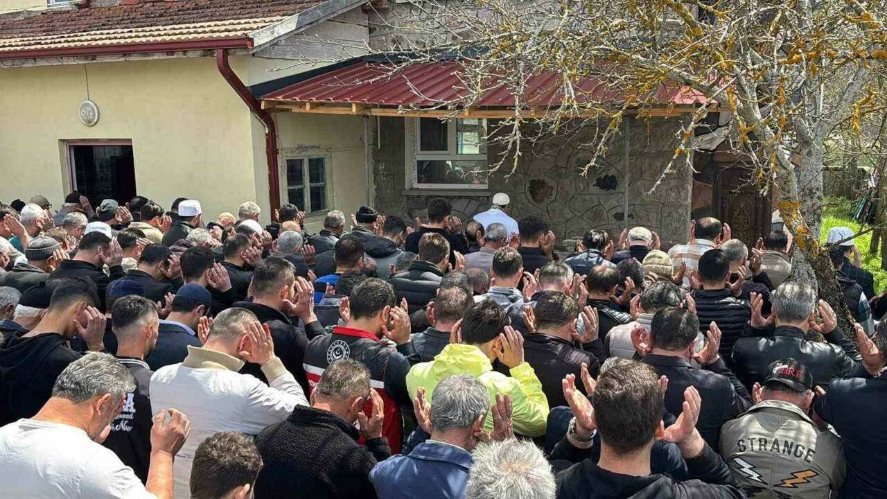 2 aylık bebeğin ölümünde yeni gelişme! Annenin telefon kaydı ortaya çıktı 1 2 aylik bebegin olumunde yeni gelisme annenin telefon kaydi ortaya cikti c025e613a30c