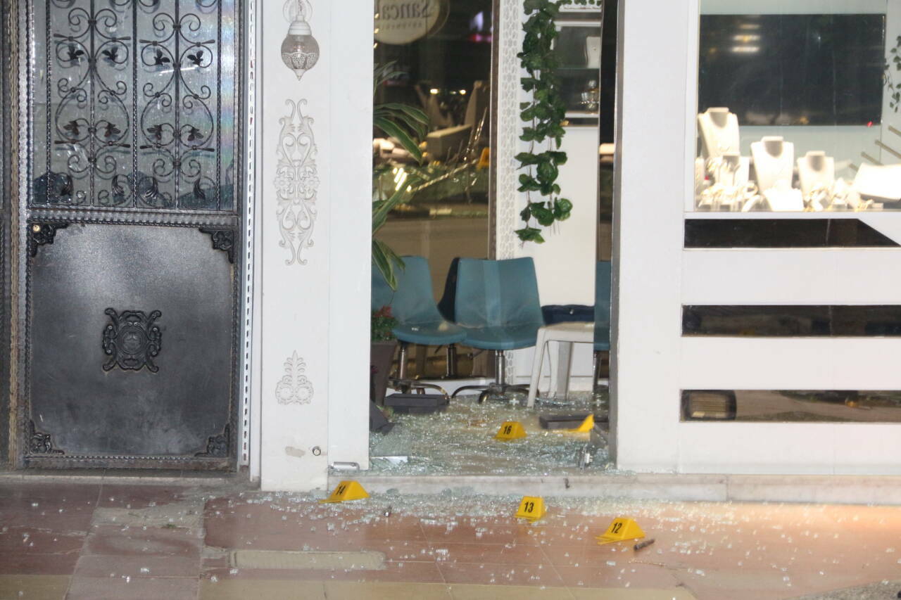 20 kilometre kaçtılar! Bursa’dan çaldıkları araçla... 1 20 kilometre kactilar bursadan caldiklari aracla 75d38773da44