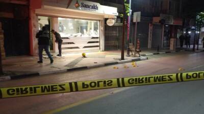 Bursa'dan çaldıkları araca sahte plaka takıp Manisa'nın Şehzadeler ilçesinde bir