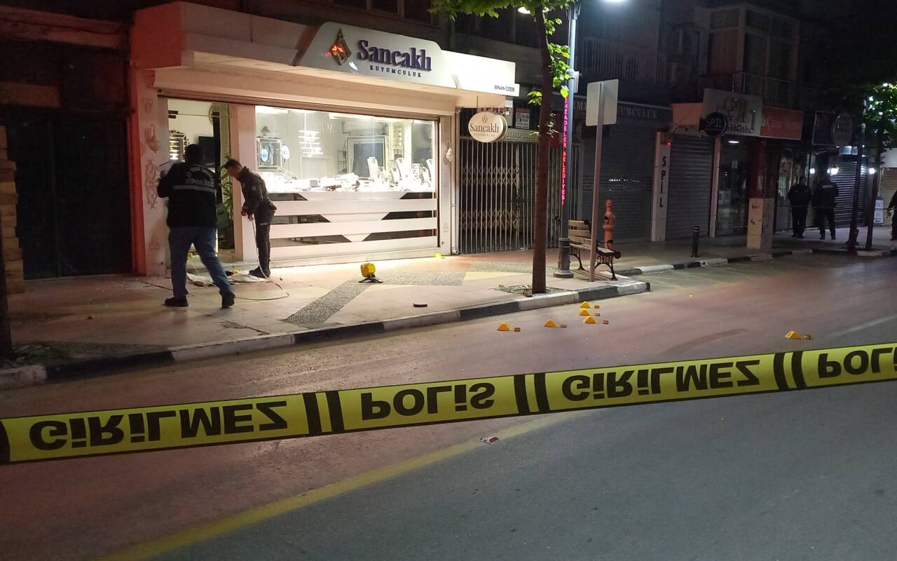 20 kilometre kaçtılar! Bursa’dan çaldıkları araçla... 5 20 kilometre kactilar bursadan caldiklari aracla bb13d1551f40