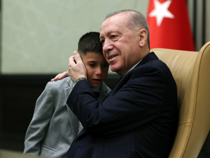 Beştepe'de duygusal anlar! Cumhurbaşkanı Erdoğan çocuklarla buluştu 22 2026 04 23 cocukbayrami 02