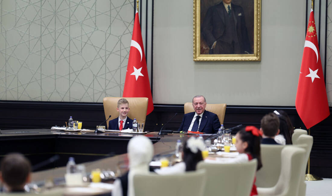 Beştepe’de duygusal anlar! Cumhurbaşkanı Erdoğan çocuklarla buluştu Cumhurbaşkanı Recep Tayyip Erdoğan, 23 Nisan etkinlikleri kapsamında Milli Eğitim