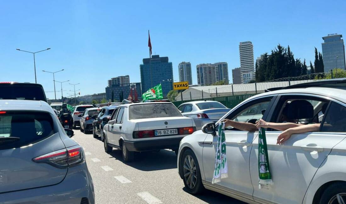 Bursalılar akın akın buraya gidiyor! Bursaspor'un bugünkü kupa töreni öncesi yeşil beyaz sevdalıları Atatürk Spor