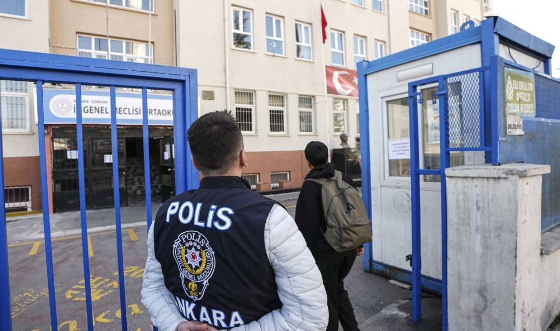 Okul güvenliği için yeni adımlar! 5 soruda tüm detaylar Kahramanmaraş ve Şanlıurfa'da okullara yönelik saldırıların ardından eğitim kurumlarında güvenlik