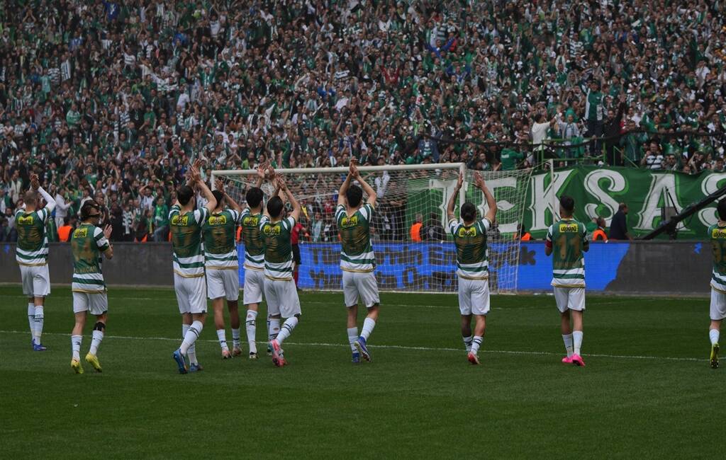 Bursaspor’dan Süper Lig şampiyonlarını kıskandıran başarı Bursaspor, 42 bin taraftar ortalamasıyla Galatasaray, Fenerbahçe, Beşiktaş ve Trabzonspor’u