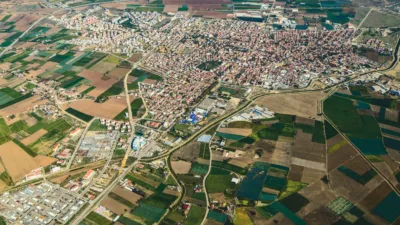 Yenişehir Belediye Başkanı Ercan Özel, ilçenin tarım ve sanayiyle büyüdüğünü