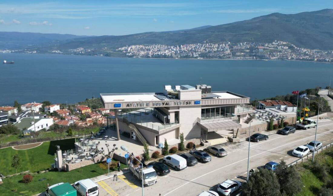 Bursa Büyükşehir’in deniz manzaralı, uygun fiyatlı tesisi yeni yüzüyle açıldı Bursa Büyükşehir Belediye Başkanı Mustafa Bozbey’in Ramazan Bayramı sonrasında hizmete