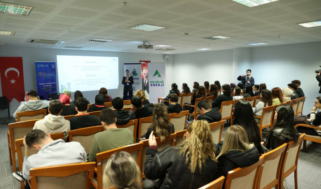 Bursa’da iş arayanlara büyük fırsat Bursa Büyükşehir Belediyesi tarafından düzenlenen ve 180 firmanın katıldığı Bursa