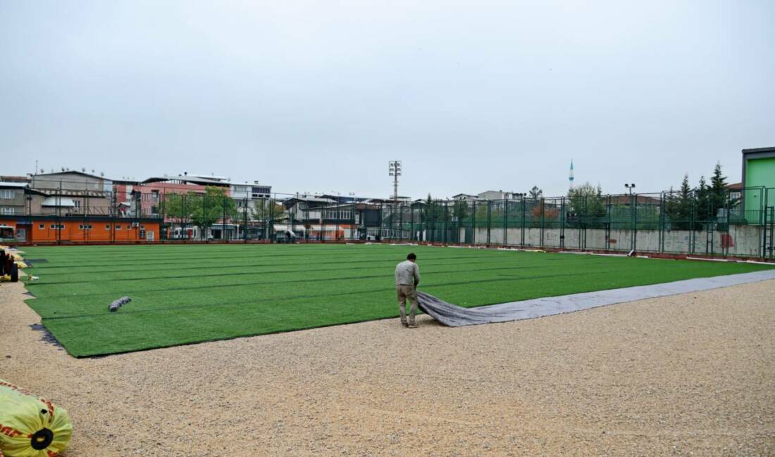 Bağlarbaşı Spor Tesisleri’nde bulunan iki sentetik çim saha ve çevrelerinde