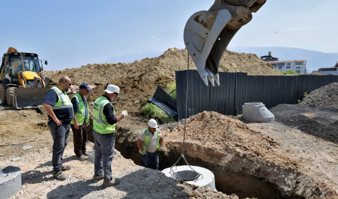 Bursa Büyükşehir Belediyesi’ne bağlı BUSKİ ekipleri, şehrin gelişen bölgelerinde altyapı