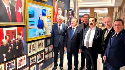 Devlet eski Bakanı Cavit Çağlar, adeta siyaset müzesi gibi olan