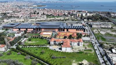 Yangın sonucu kullanılamaz hale gelen Zeytinburnu'ndaki Balıklı Rum Hastanesi İhtiyarhane