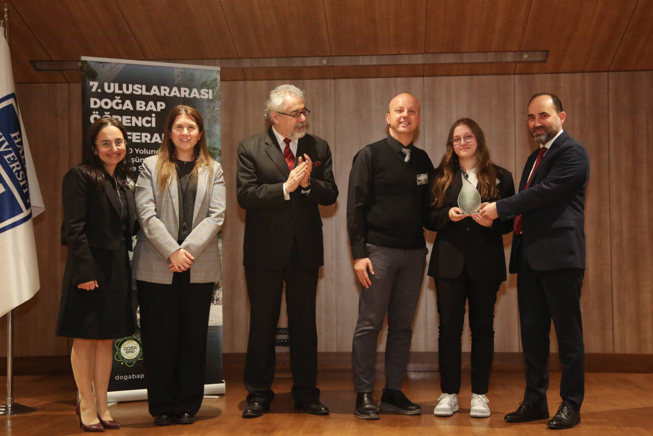 Doğa Koleji öğrencileri Doğa BAP’ta geleceğin çözümlerini sahneye taşıdı 4 Doğa Koleji öğrencileri Doğa BAP’ta geleceğin çözümlerini sahneye taşıdı