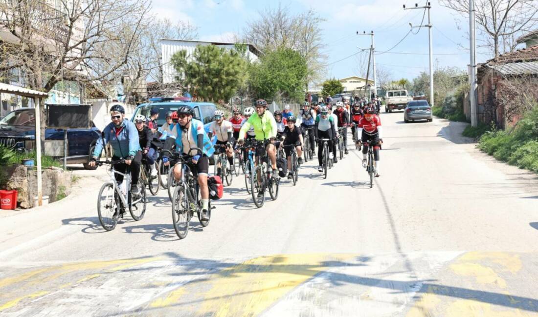 Bursa’da dev yarış öncesi Nilüfer’de buluştular Granfondo Bursa öncesi Nilüfer'de buluşan 120 bisikletli, 35 km pedal