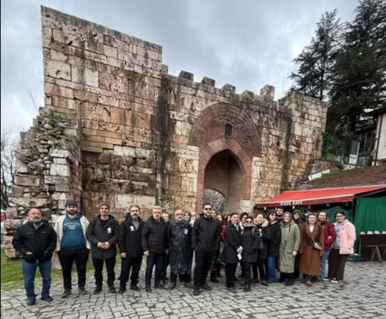 5 yazi icin saglik calisanlari tarihi kent merkezinde hisardan tahtakaleye bursayi kesfe cikti
