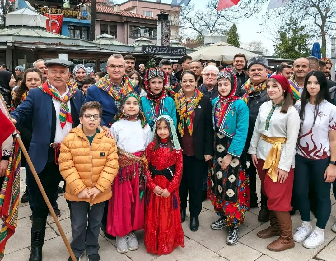 5 yazi icin yoruk turkmen dernekleri baskani dincer akyel ve dag der baskani derya kaya basak fethin 700 yili kutlamasinda