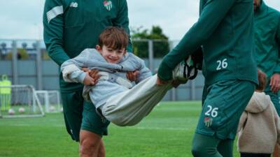 Bursaspor’da bugün yapılan antrenmanda renkli görüntüler vardı.