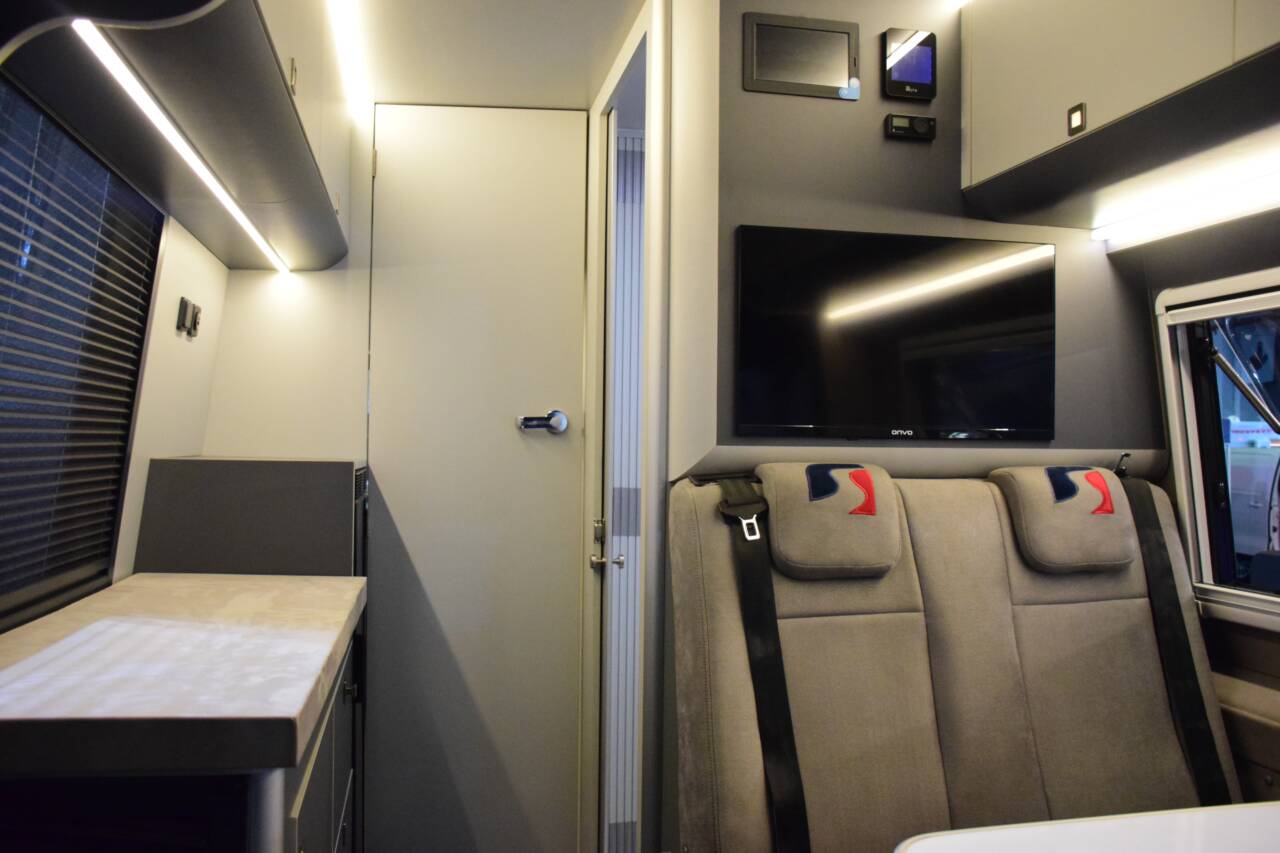 Bursa'daki fuarın gözdesi 8 milyon liralık karavan 5 586001d1 ef87 4e2a ab83 98387643752e
