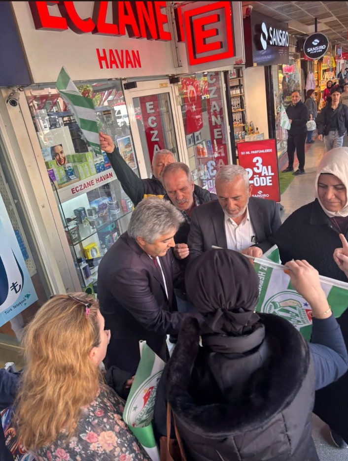 Transit araçlar kente girmesin diye yapılan Çevre Yolu paralı olursa trafik ne hale gelir? 12 6 yazi icin bursasporlu esnaflar dernegi baskani fevzinur dundar sampiyin bursaspor bayraklari