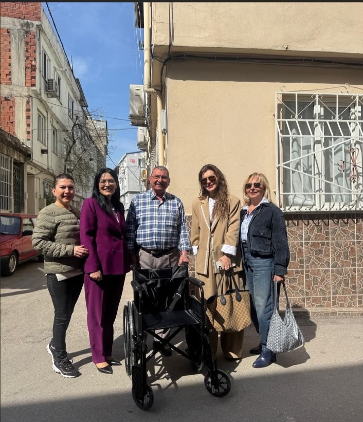 İktidar, muhalefet ve vatandaş tepki verdi, Memleket Hastanesi kurtuldu 12 6 yazi icin busader baskani dr fatma akalp ve yoneticiler tekerlekli sandalye bagisi case conflict