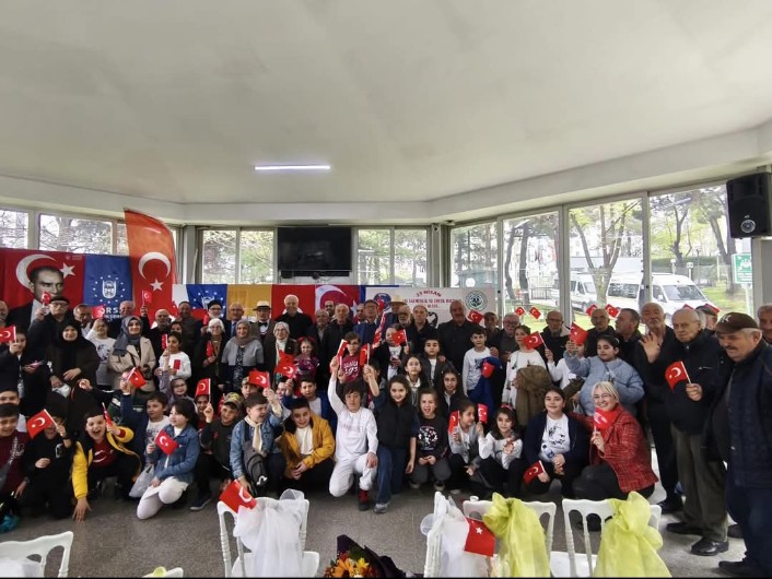 6 yazi icin resitpasa ilkokulu ogrencileri 23 nisanda huzurevinde kalan yaslilari ziyaret etti34327aknwie