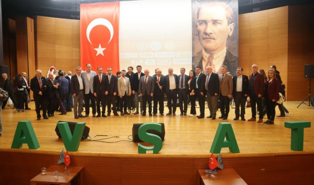 Bursa Şavşatlılar Derneği'nin organize ettiği Türk Halk Müziği Korosu'nun her