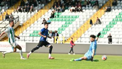 Bursa ekibi, Baran Engül (2) ve Melik Derin’in golleriyle Ege’den