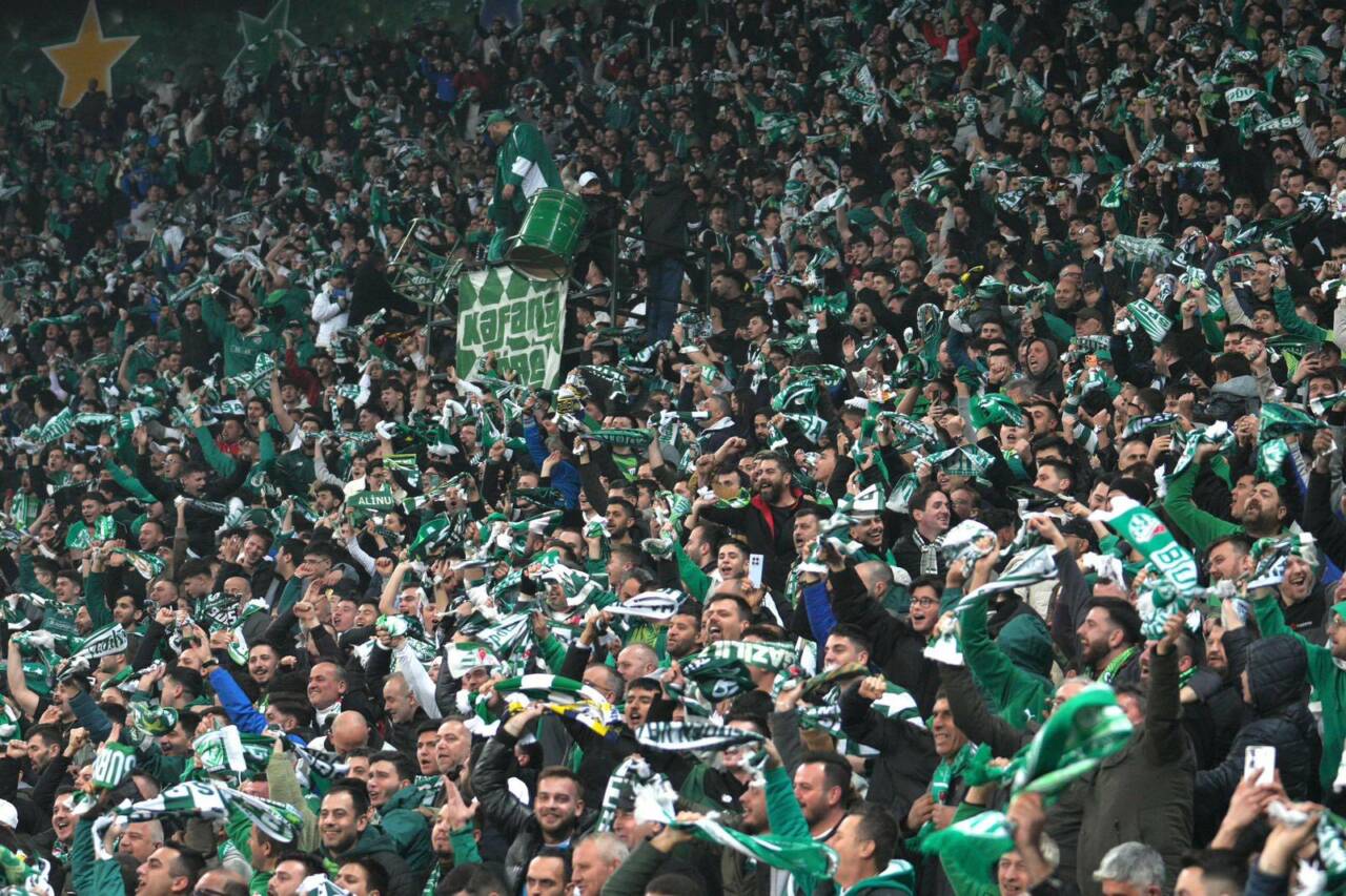 Bursa'da nefesler tutuldu; Bursaspor'a şampiyonluğun kapısını açacak gün geldi çattı... 2 65708021814908159057397425307479463026212856n