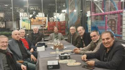 Burs Atatürk Lisesi'nden 50 yıl önce mezun olan dostlar bir