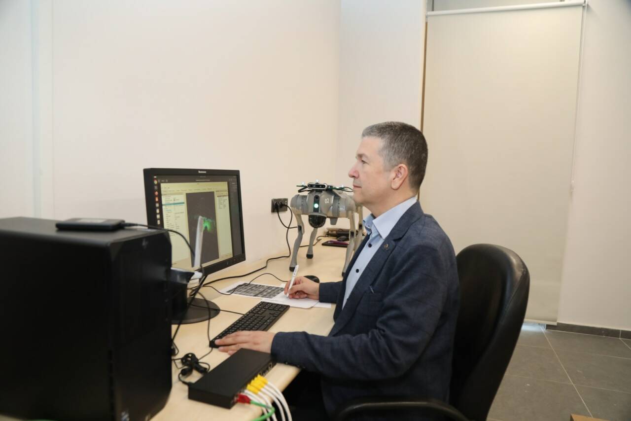 Bursa Teknik Üniversitesi'nden gençlere robot köpeklerle geleceğe yolculuk