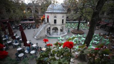 Bursa'nın merkezindeki Koza Han’da süren mühürleme işlemleri ve ruhsat tartışmaları,