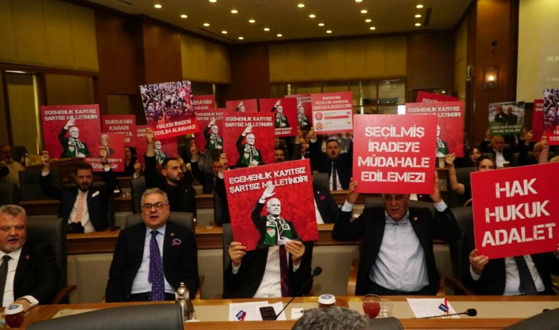 Bursa Büyükşehir Belediye Meclisi’nde Nisan ayı olağan toplantısı protestoların gölgesinde