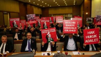 Bursa Büyükşehir Belediye Meclisi’nde Nisan ayı olağan toplantısı protestoların gölgesinde