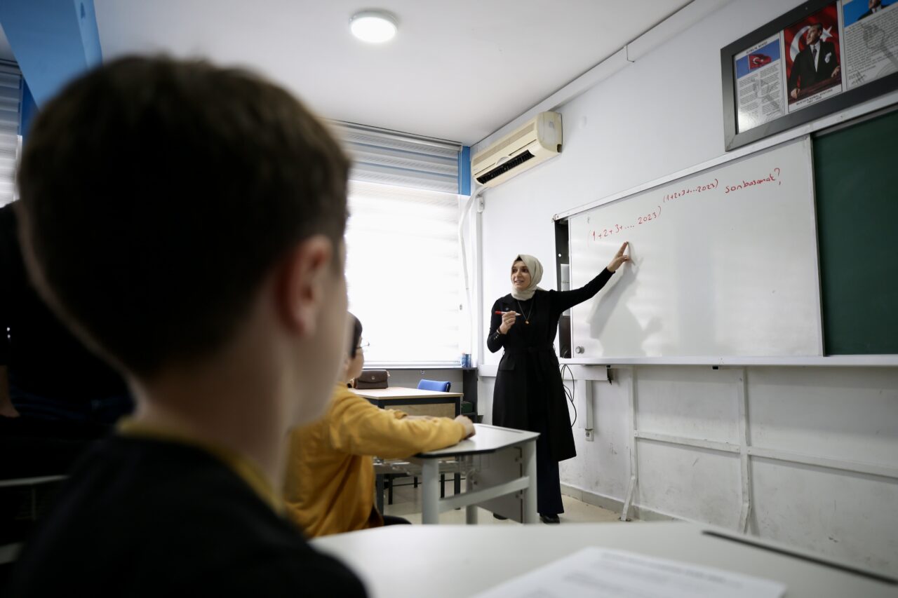 Bursa'nın süper çocukları 7 aa 20260401 40983053 40983039 imamhatiplisesiogrencilerisingapurdakimatematikolimpiyatlarindazirveyihedefliyor