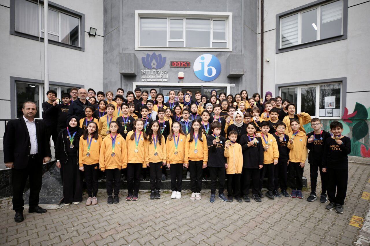 Bursa'nın süper çocukları 18 aa 20260401 40983053 40983042 imamhatiplisesiogrencilerisingapurdakimatematikolimpiyatlarindazirveyihedefliyor