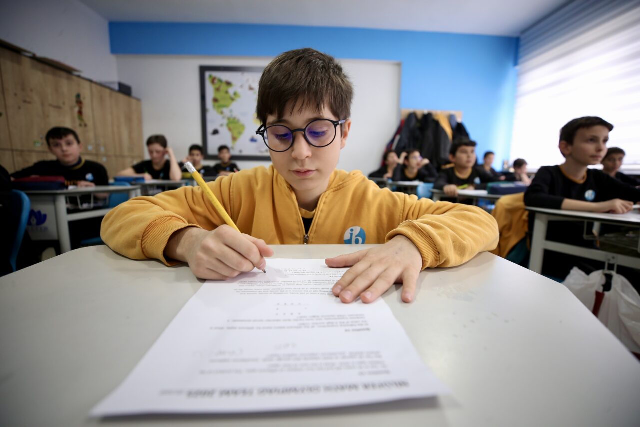 Bursa'nın süper çocukları 9 aa 20260401 40983053 40983043 imamhatiplisesiogrencilerisingapurdakimatematikolimpiyatlarindazirveyihedefliyor