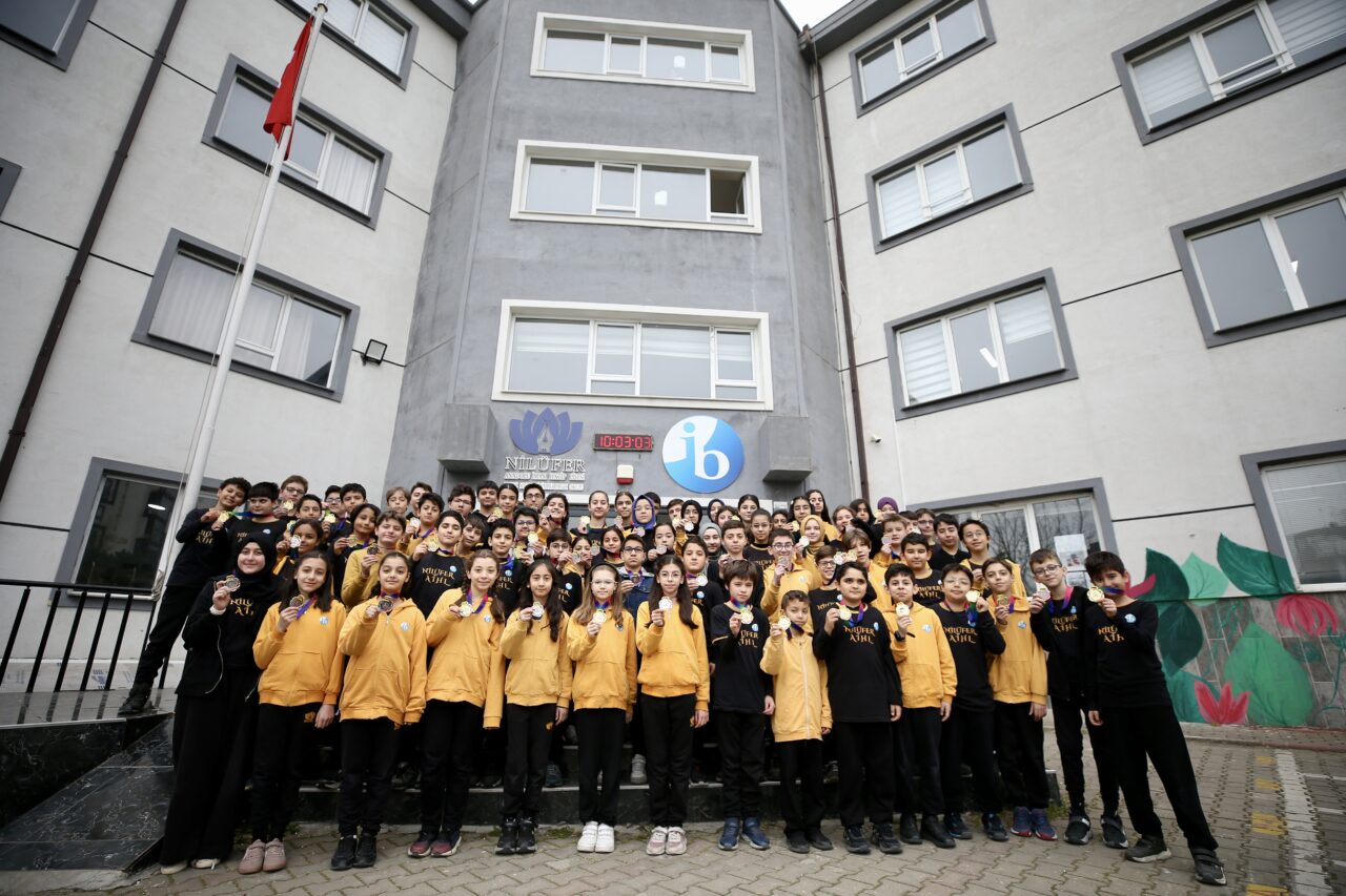 Bursa'nın süper çocukları 14 aa 20260401 40983053 40983048 imamhatiplisesiogrencilerisingapurdakimatematikolimpiyatlarindazirveyihedefliyor