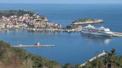 Rusya'nın Soçi kentinden hareket eden "Astoria Grande" adlı kruvaziyer, Amasra