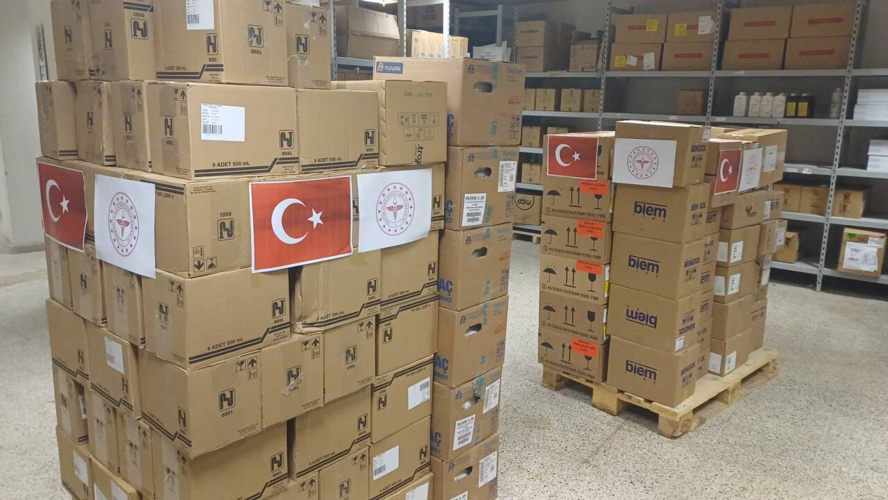 Bursa dahil birçok ilden temin edilen ilaçlar İran'a gidiyor 3 aa 20260408 41049446 41049445 irana3tirtibbiyardimmalzemesigonderilecegibildirildi