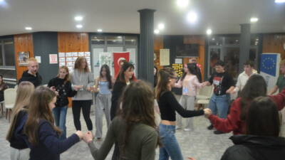 Erasmus projesi kapsamında Avrupa ülkelerinden gelen öğrenciler Bursa'daki yaşıtlarıyla vakit